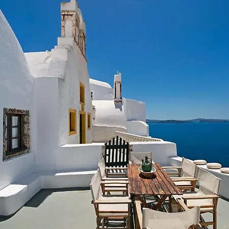 Very Welcoming And Cozy In Santorini *